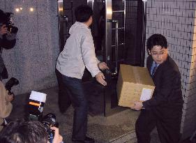 Prosecutors end search of Suzuki office after 7 hours